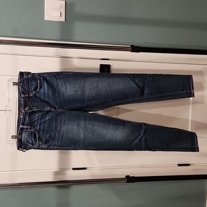 AE High rise jeggings in medium wash. Size 14 long.